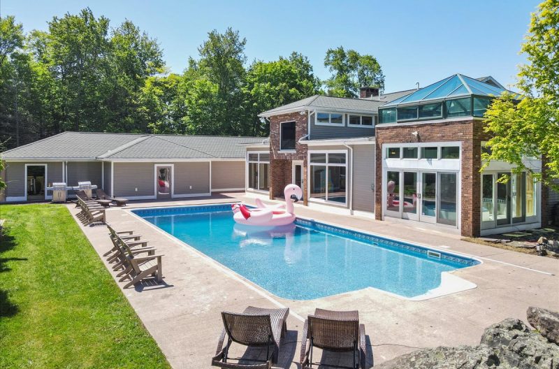 Find Luxury Kosher Villas & Vacation Homes in the Poconos, PA