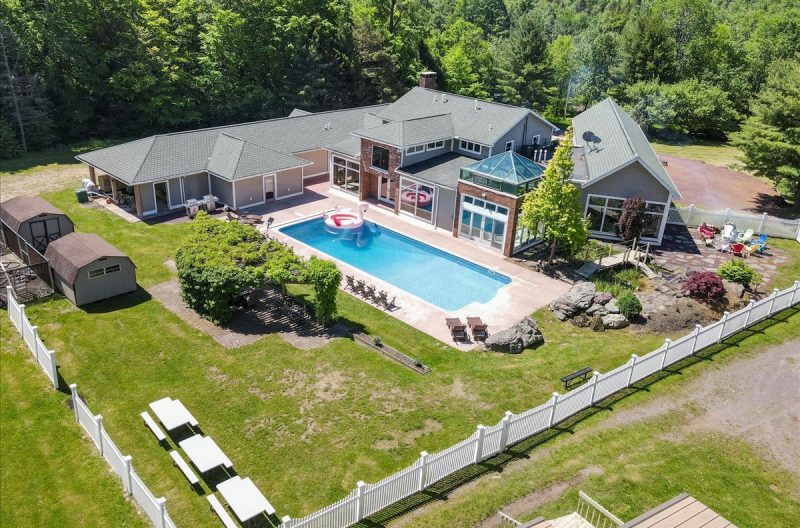 Find Luxury Kosher Villas & Vacation Homes in the Poconos, PA