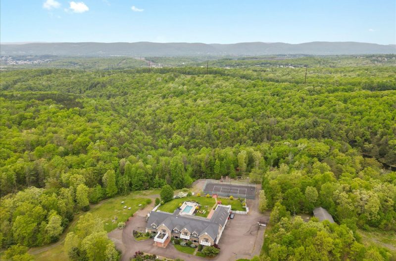 Bachelor Party House Rentals & Cabins in Poconos HolidayKeepers