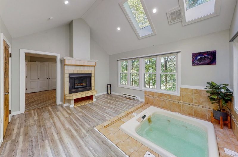 Mesmerising Villa/Castle for Rent with Indoor Pool in Poconos, PA (252