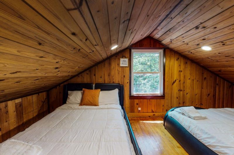 Mesmerising Villa/Castle for Rent with Indoor Pool in Poconos, PA (252