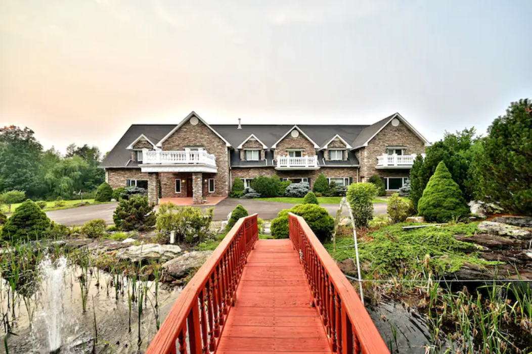 5 Best Places to Stay in Poconos for Vacation HolidayKeepers