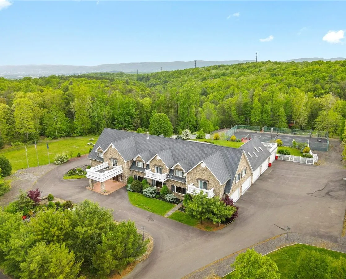 mansion in the poconos